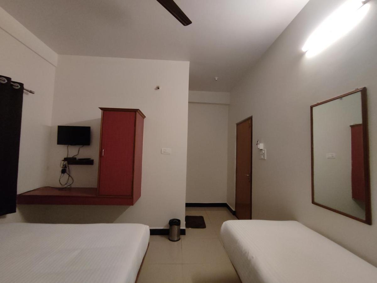 Ashray Residency Hotel Vanivilasa Puram Exterior foto